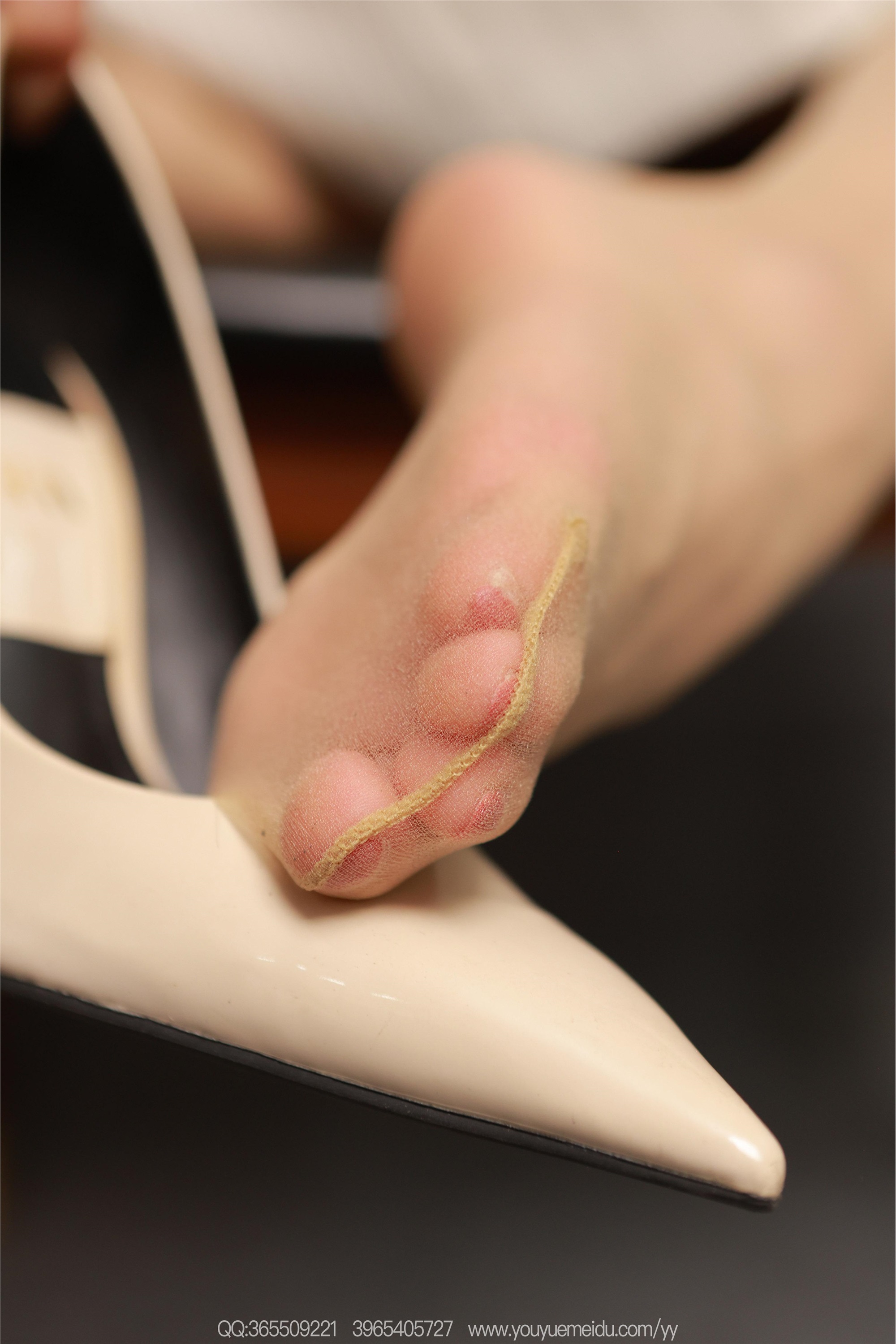 IESS异思趣向  2025.12.15 丝享家2238：兔兔《白衣好腿》